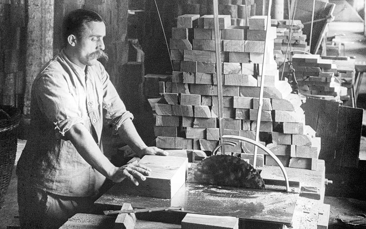 Cutting the cedar blocks, 1911